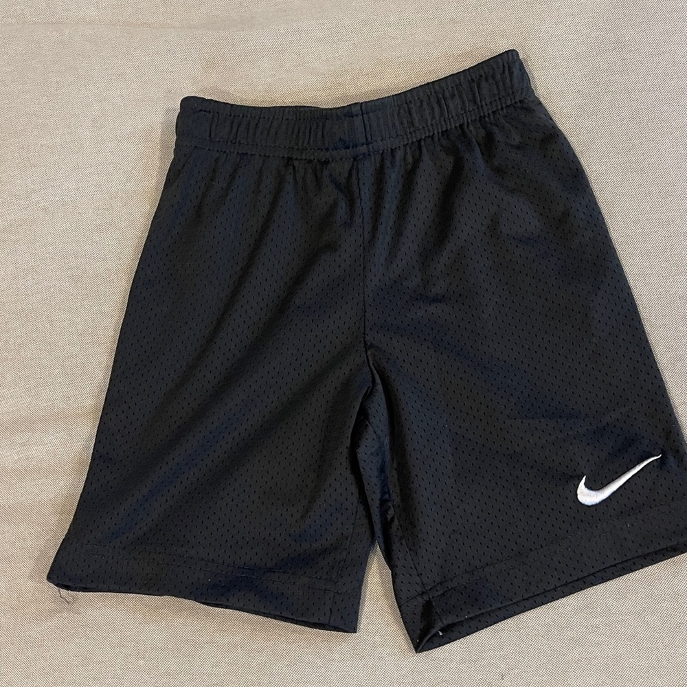 Nike Charcoal Mesh Shorts with White Logo
Little boys Sz 6